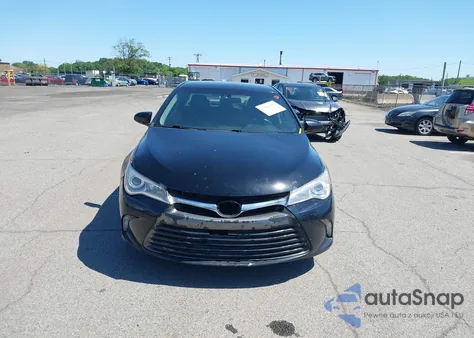 2015 Toyota Camry Hybrid Le z USA, uszkodzony, nr VIN 4T1BD1FK0FU171937